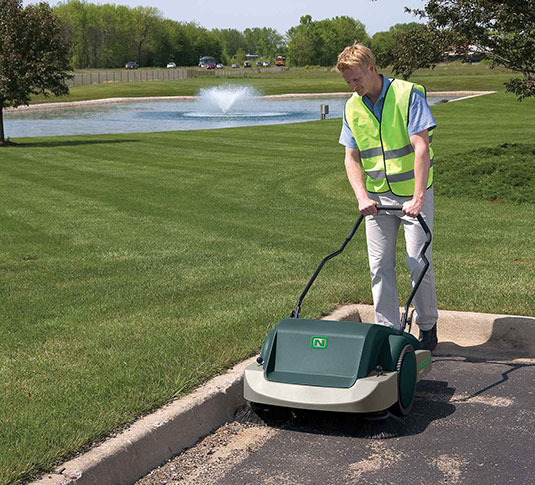 Scout 3 Manual Walk-Behind Sweeper alt 3